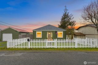 951 SE Dock Street, Oak Harbor, WA 98277