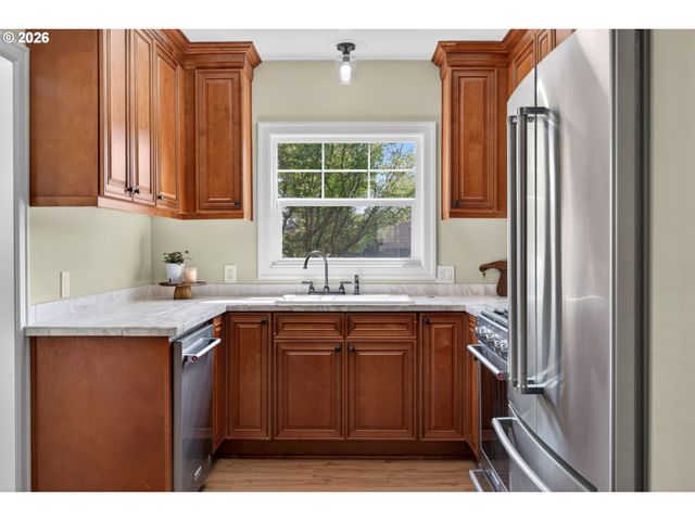 2241 Se 92ND Ave, Portland, OR 97216