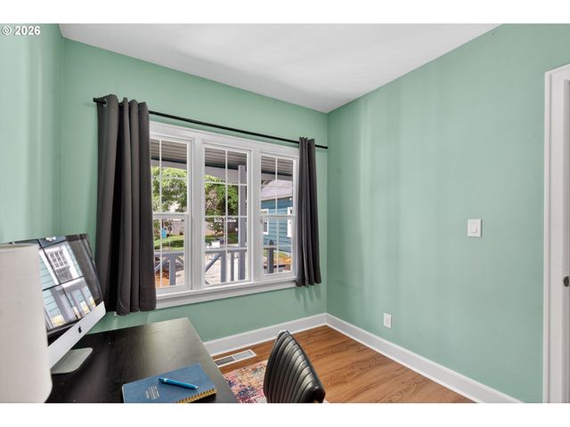 2241 Se 92ND Ave, Portland, OR 97216