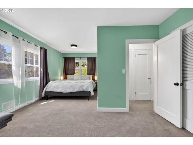2241 Se 92ND Ave, Portland, OR 97216