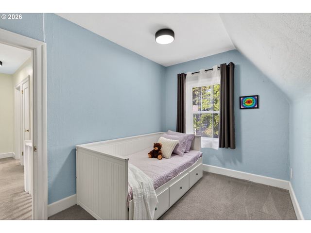 2241 Se 92ND Ave, Portland, OR 97216