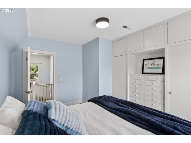 2241 Se 92ND Ave, Portland, OR 97216