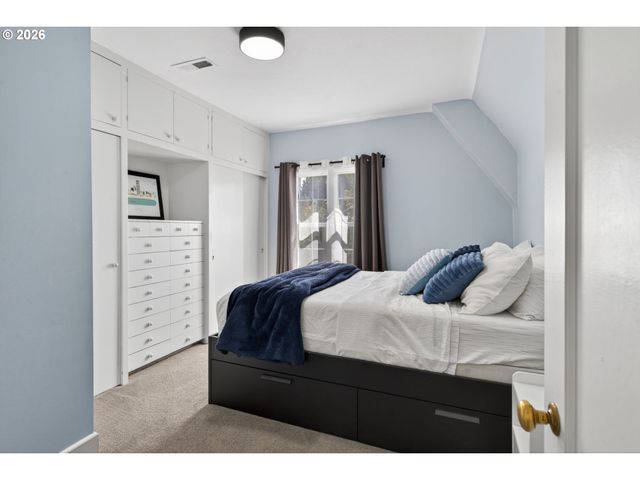 2241 Se 92ND Ave, Portland, OR 97216