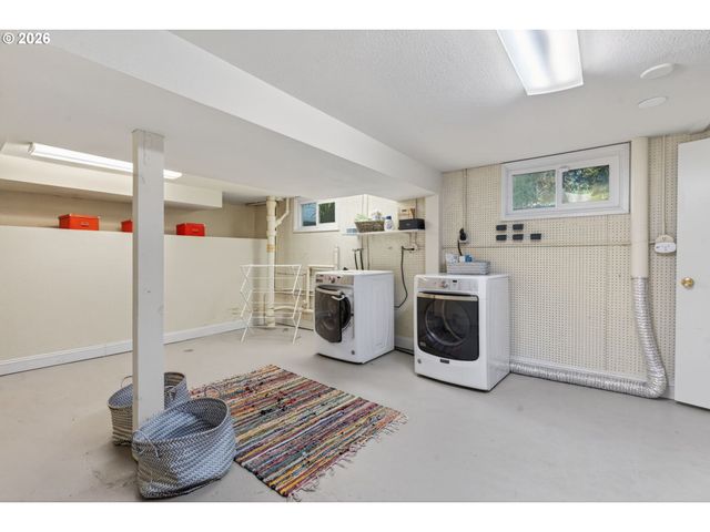 2241 Se 92ND Ave, Portland, OR 97216