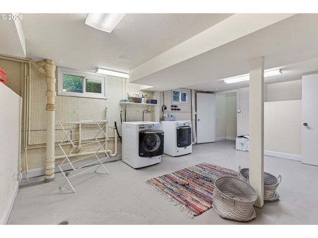 2241 Se 92ND Ave, Portland, OR 97216