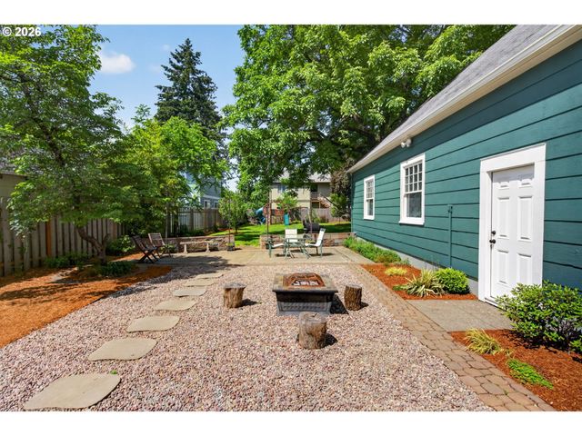 2241 Se 92ND Ave, Portland, OR 97216