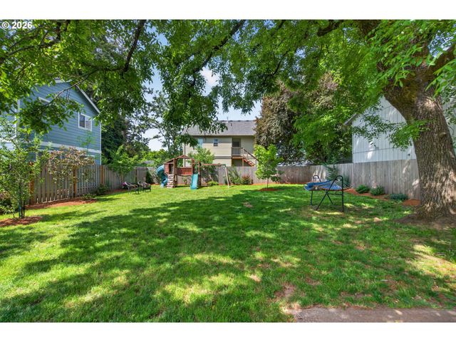 2241 Se 92ND Ave, Portland, OR 97216