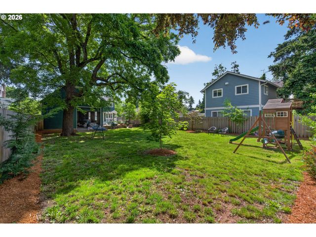 2241 Se 92ND Ave, Portland, OR 97216