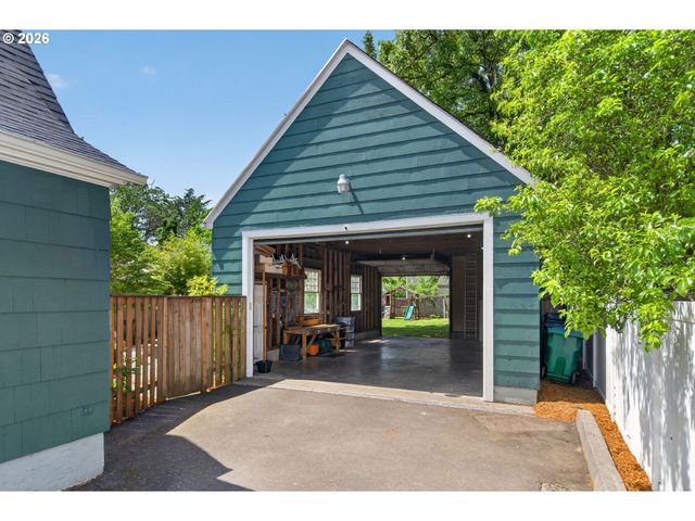 2241 Se 92ND Ave, Portland, OR 97216