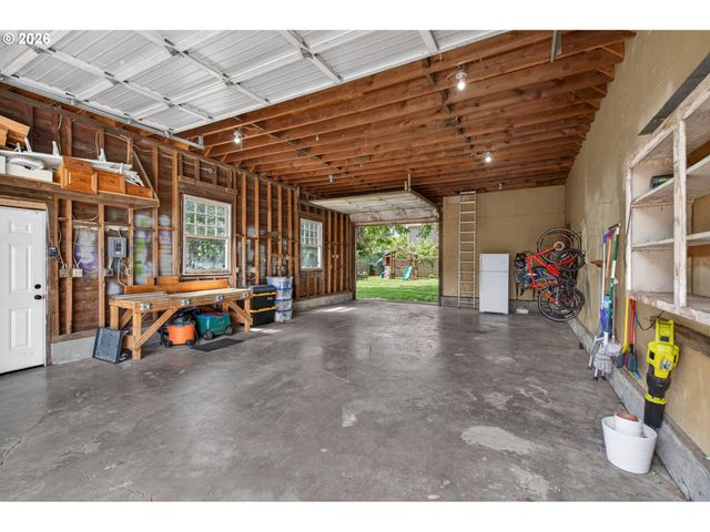 2241 Se 92ND Ave, Portland, OR 97216