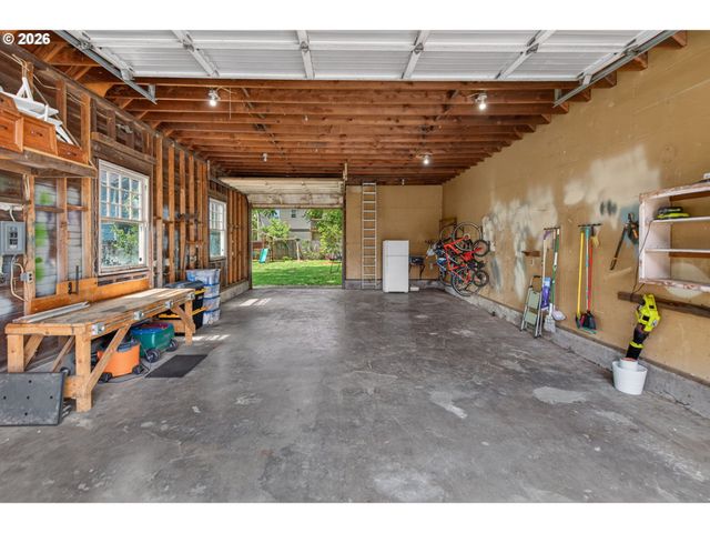 2241 Se 92ND Ave, Portland, OR 97216