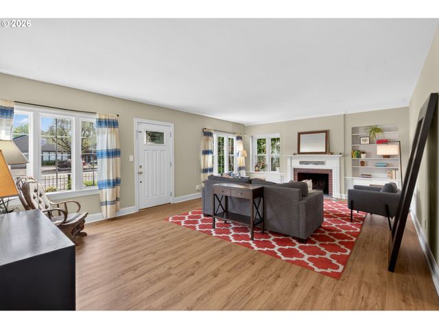 2241 Se 92ND Ave, Portland, OR 97216