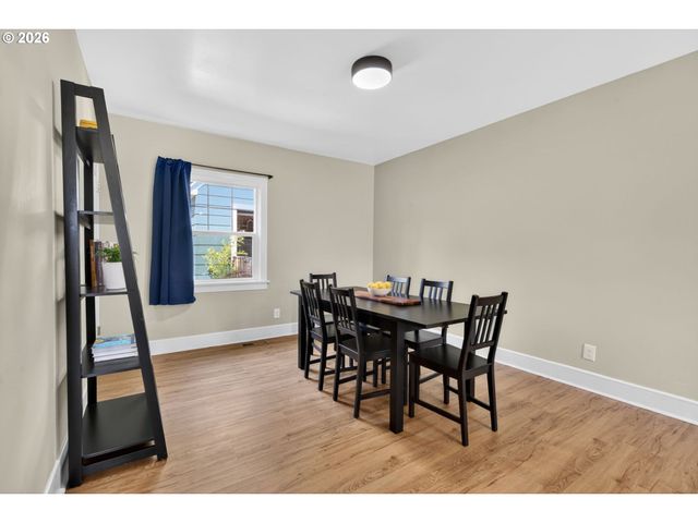 2241 Se 92ND Ave, Portland, OR 97216