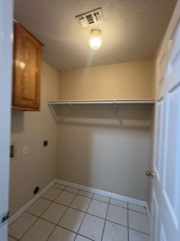 611 Linda Drive, Burleson, TX 76028