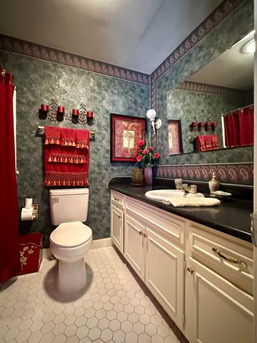630 E POPLAR AVE, Selmer, TN 38375
