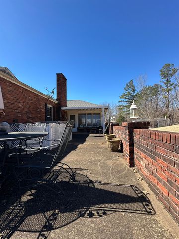 630 E POPLAR AVE, Selmer, TN 38375