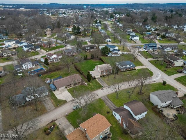 697 Redwood Drive, Canal Fulton, OH 44614