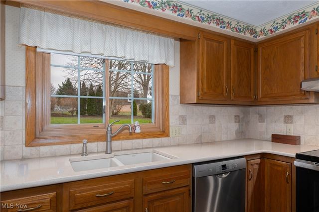 697 Redwood Drive, Canal Fulton, OH 44614