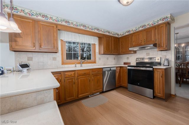 697 Redwood Drive, Canal Fulton, OH 44614