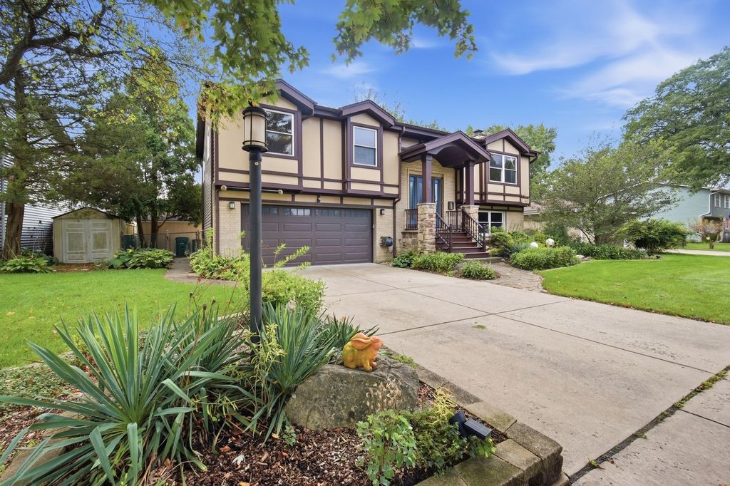 135 W King Arthur Court, Palatine, IL 60067 — photo 2