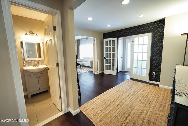 28 E Duchess Avenue, Middletown, NJ 07748