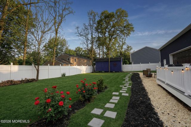 28 E Duchess Avenue, Middletown, NJ 07748
