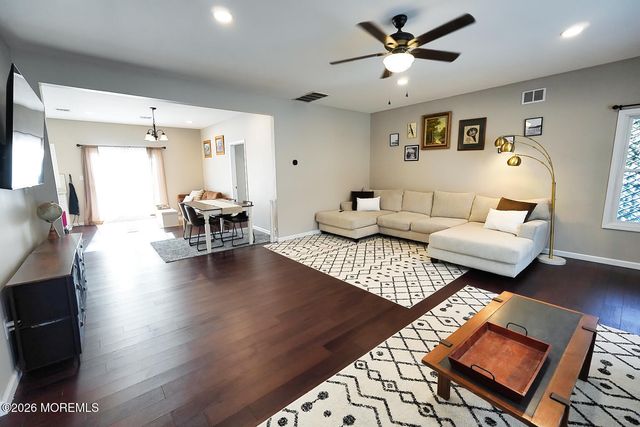 28 E Duchess Avenue, Middletown, NJ 07748