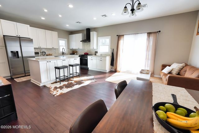 28 E Duchess Avenue, Middletown, NJ 07748