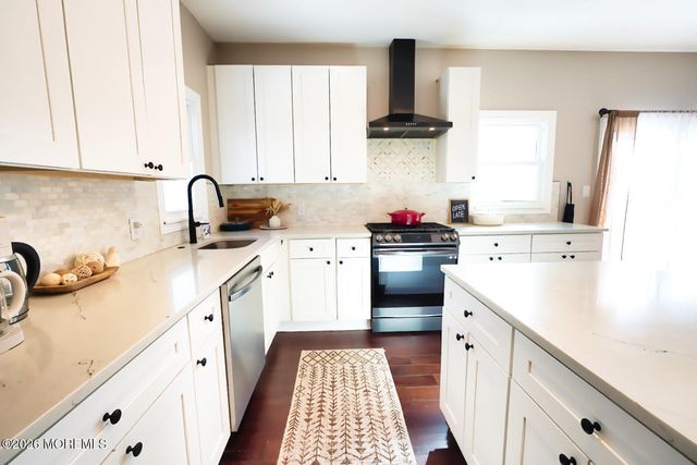 28 E Duchess Avenue, Middletown, NJ 07748