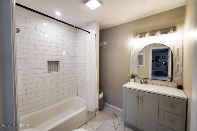 28 E Duchess Avenue, Middletown, NJ 07748