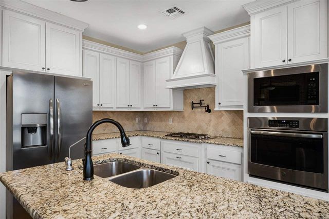 607 NW Blackstone Trail, Lawton, OK 73505