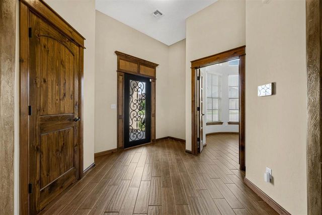 607 NW Blackstone Trail, Lawton, OK 73505