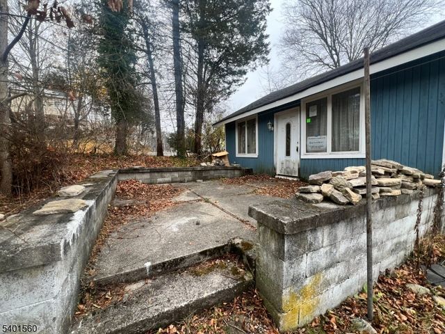 182 Lackawanna Dr, Byram Twp., NJ 07874