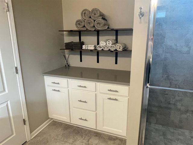1352 Nuthatch Lane, Lake Orion, MI 48360