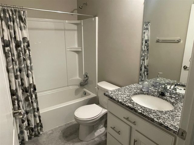 1352 Nuthatch Lane, Lake Orion, MI 48360