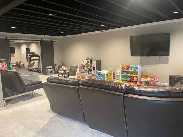 1352 Nuthatch Lane, Lake Orion, MI 48360
