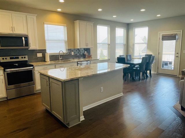 1352 Nuthatch Lane, Lake Orion, MI 48360