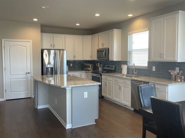 1352 Nuthatch Lane, Lake Orion, MI 48360