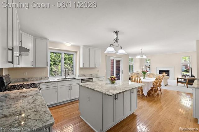 4708 Holland Drive, Troy, MI 48085