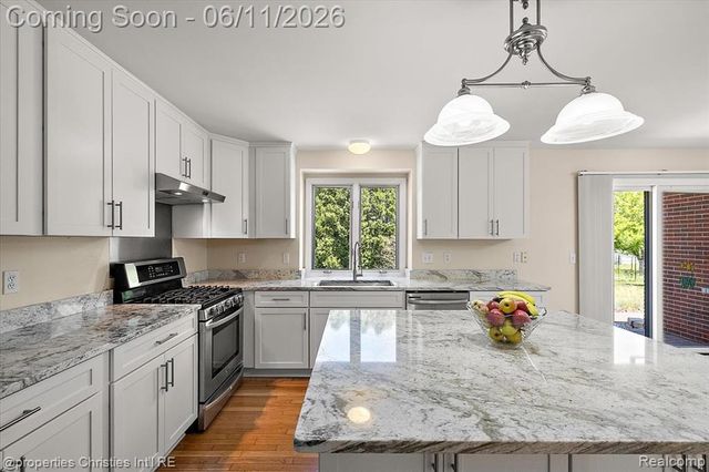 4708 Holland Drive, Troy, MI 48085