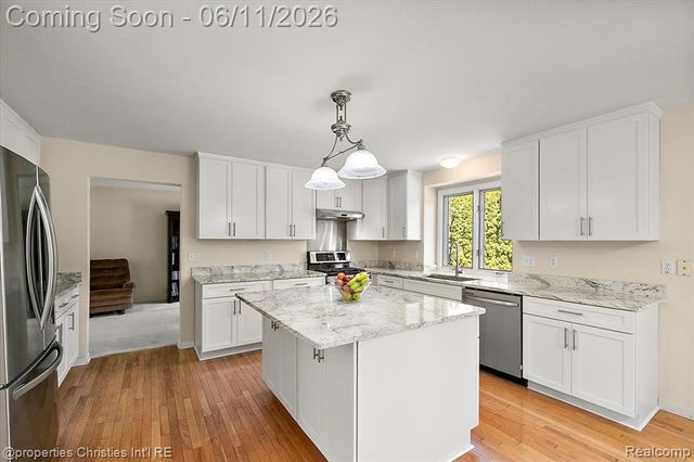4708 Holland Drive, Troy, MI 48085