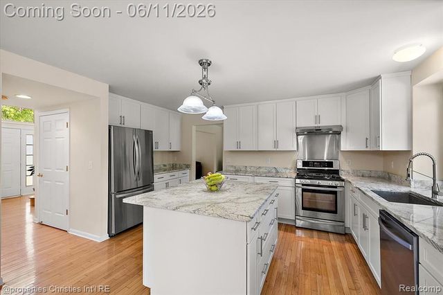 4708 Holland Drive, Troy, MI 48085