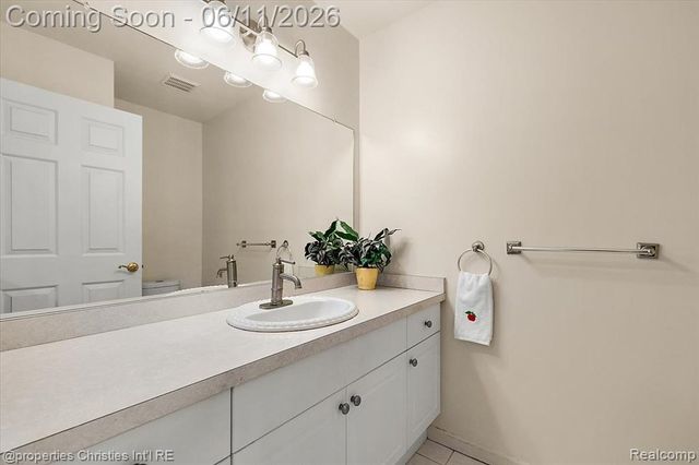 4708 Holland Drive, Troy, MI 48085