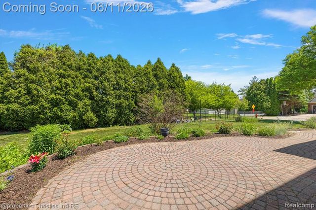 4708 Holland Drive, Troy, MI 48085