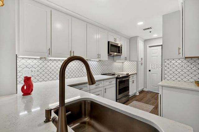 10 Johnston Way 11F, Bluffton, SC 29910