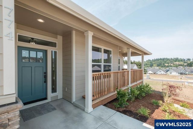 774 Riley Dr, Silverton, OR 97381