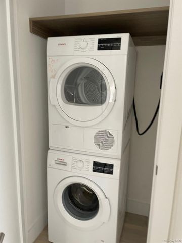 19-14 21st Road 2A, Astoria, NY 11105