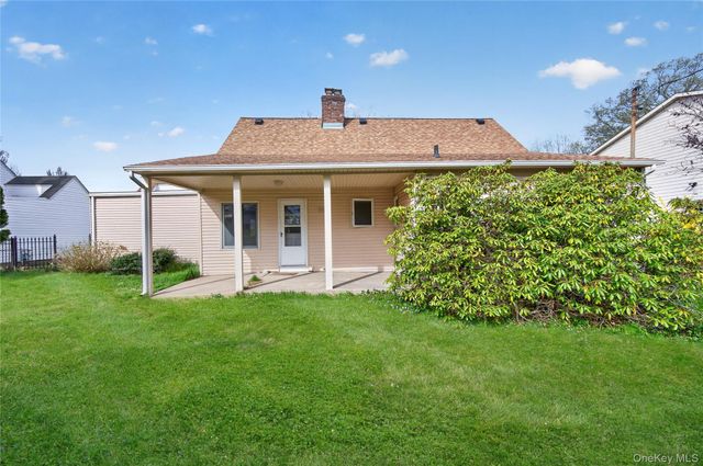 23 Pell Terrace, Garden City, NY 11530