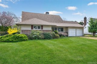 23 Pell Terrace, Garden City, NY 11530