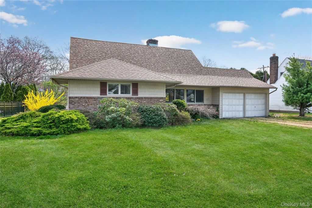 23 Pell Terrace, Garden City, NY 11530